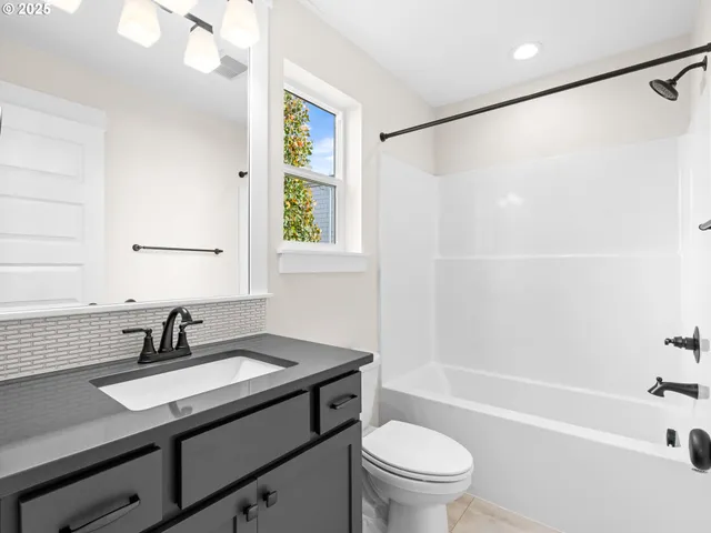 $3,909,100 | 7673 North Kellogg Street, Portland, OR 97203