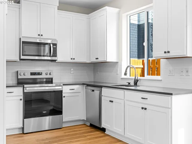 $3,909,100 | 7673 North Kellogg Street, Portland, OR 97203