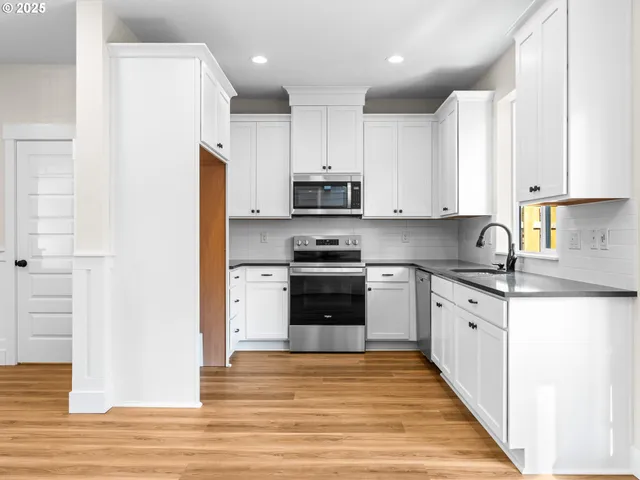 $3,909,100 | 7673 North Kellogg Street, Portland, OR 97203