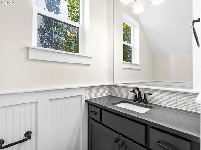 $3,909,100 | 7673 North Kellogg Street, Portland, OR 97203