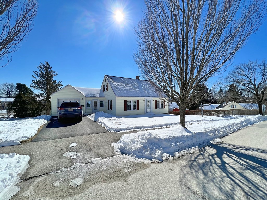 19 Harwich Street Worcester, MA 01607 - Photo 1 of 42 Gallery Image 1