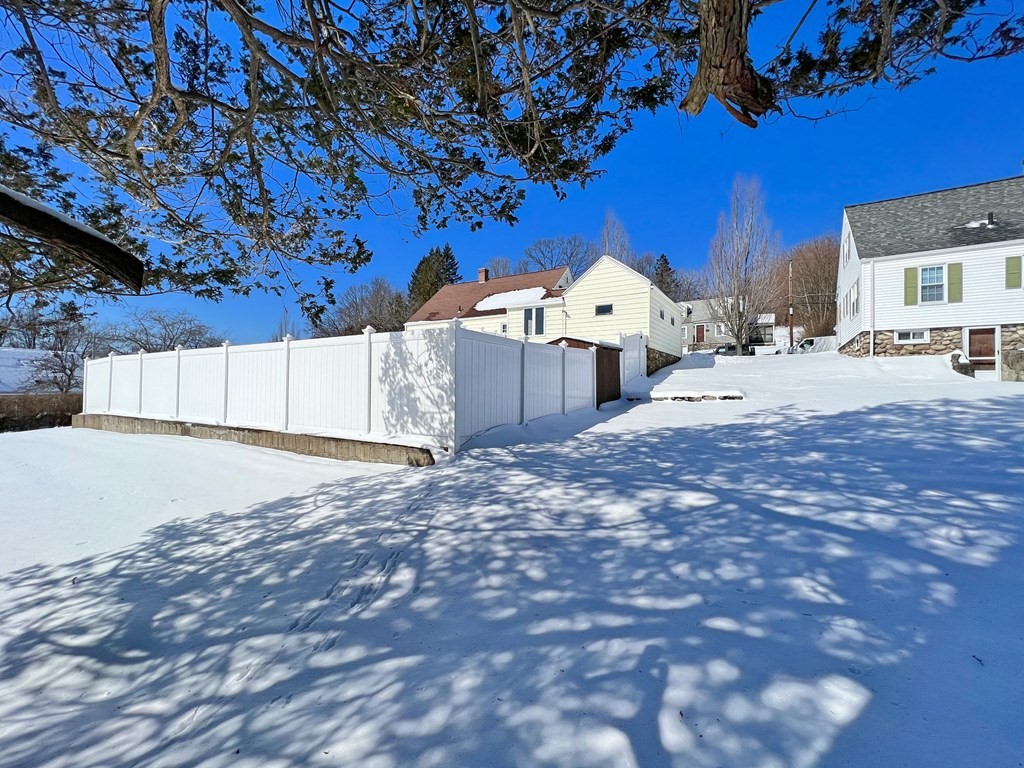 19 Harwich Street Worcester, MA 01607 - Photo 6 of 42 Gallery Image 6