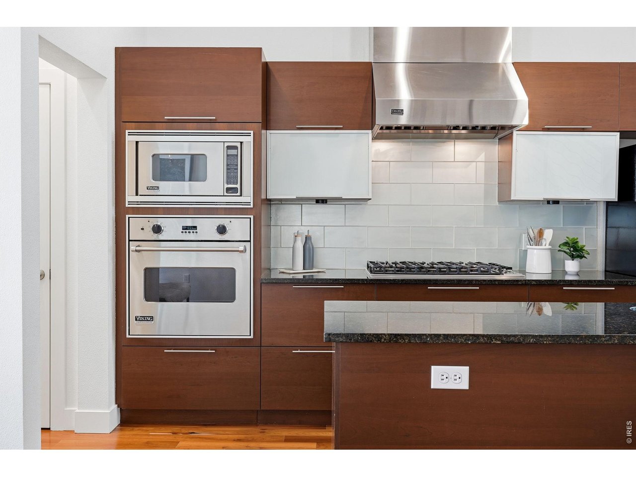 2900 Inca Street, Unit 23 Denver, CO 80202 - Photo 8 of 29 Viking appliances