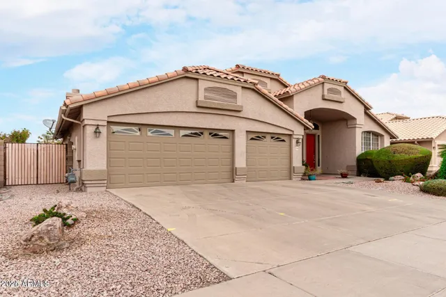 $3,200 | 1308 East Horseshoe Avenue, Gilbert, AZ 85296