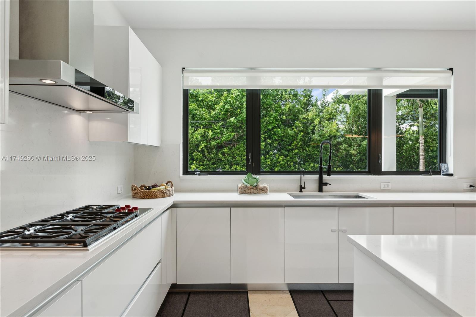 762 Fernwood Road Key Biscayne, FL 33149 - Photo 13 of 40