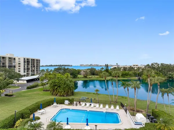 $339,000 | 220 Belleview Boulevard, Unit 310, Belleair, FL 33756