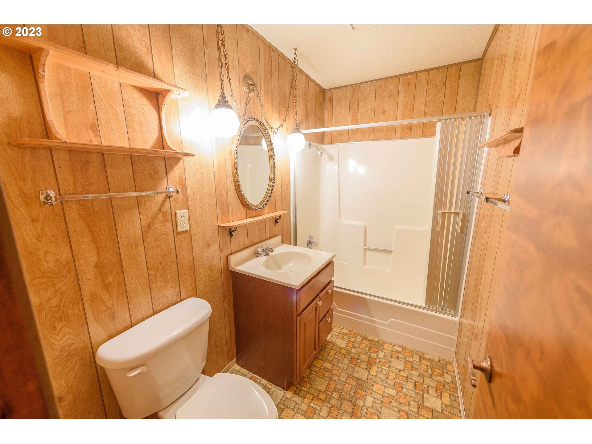 55782 Fairview Road Coquille, OR 97423 - Photo 21 of 47 Bathroom