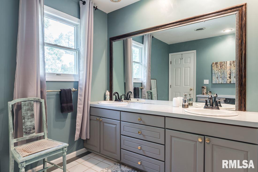 137 Forest Road Davenport, IA 52803 - Photo 21 of 24 Gallery Image 21
