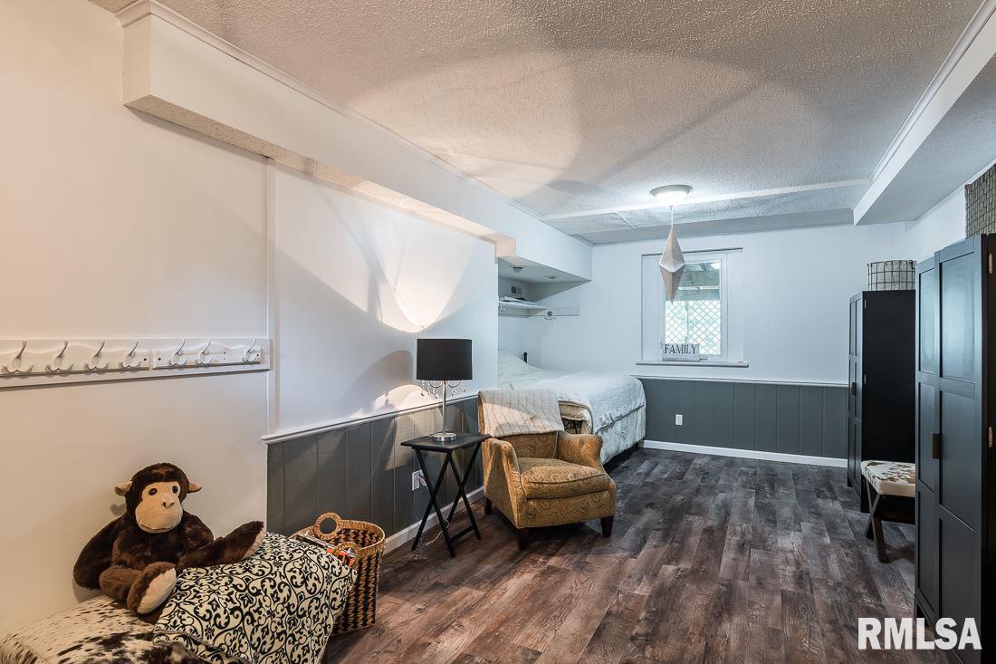 137 Forest Road Davenport, IA 52803 - Photo 23 of 24 Gallery Image 23