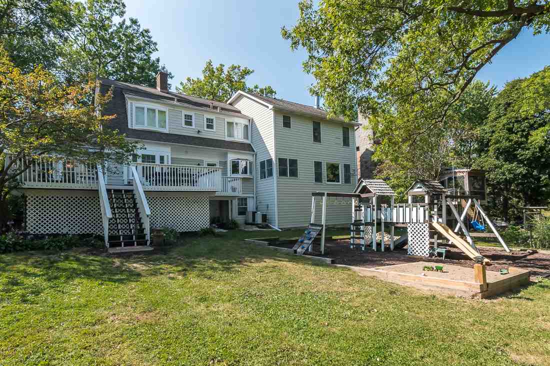 137 Forest Road Davenport, IA 52803 - Photo 3 of 24 Gallery Image 3