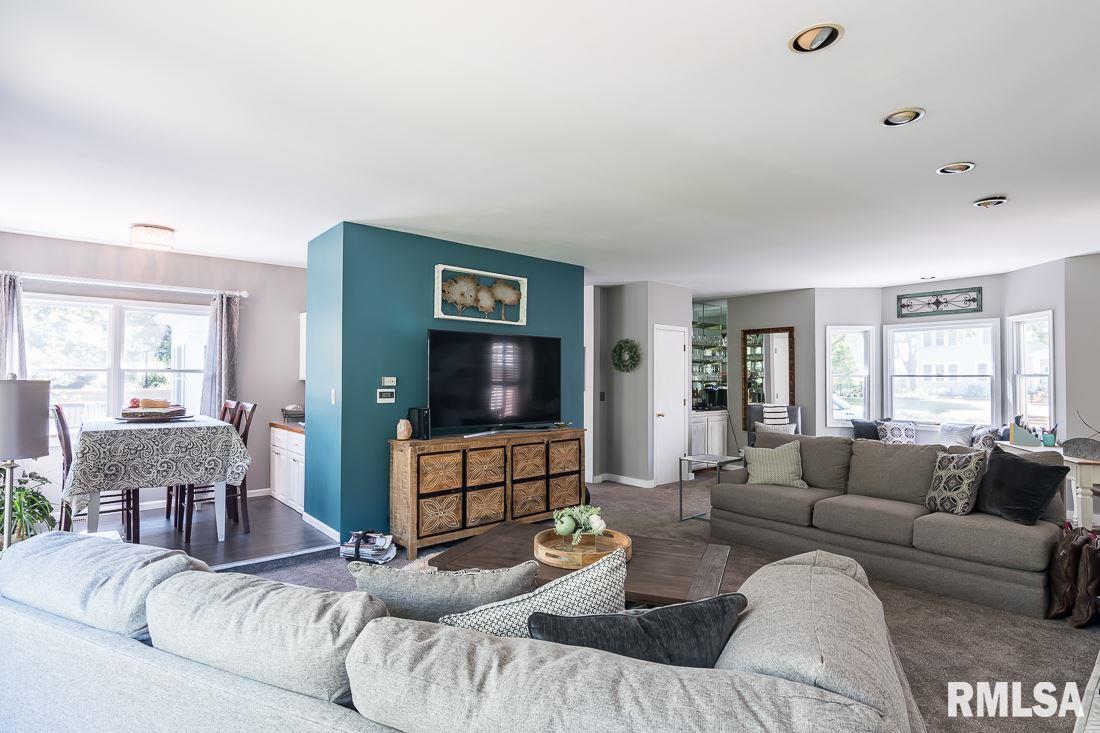 137 Forest Road Davenport, IA 52803 - Photo 10 of 24 Gallery Image 10