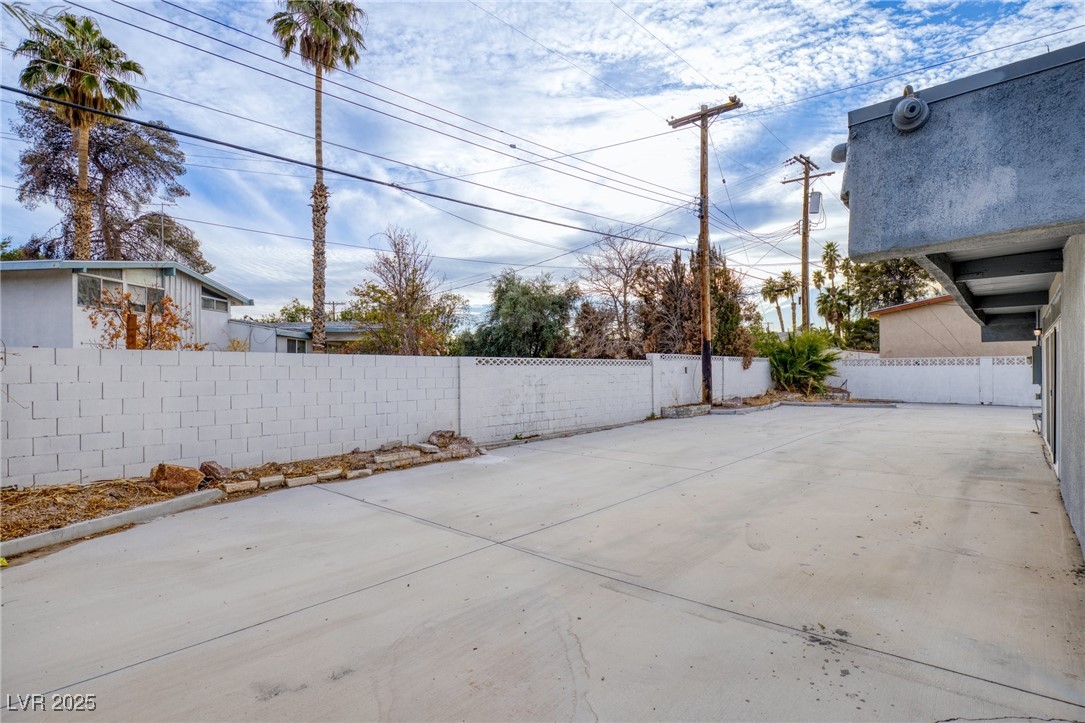 1657 East Desert Inn Road Las Vegas, NV 89169 - Photo 25 of 30