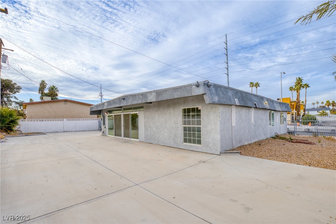 1657 East Desert Inn Road Las Vegas, NV 89169 - Photo 26 of 30