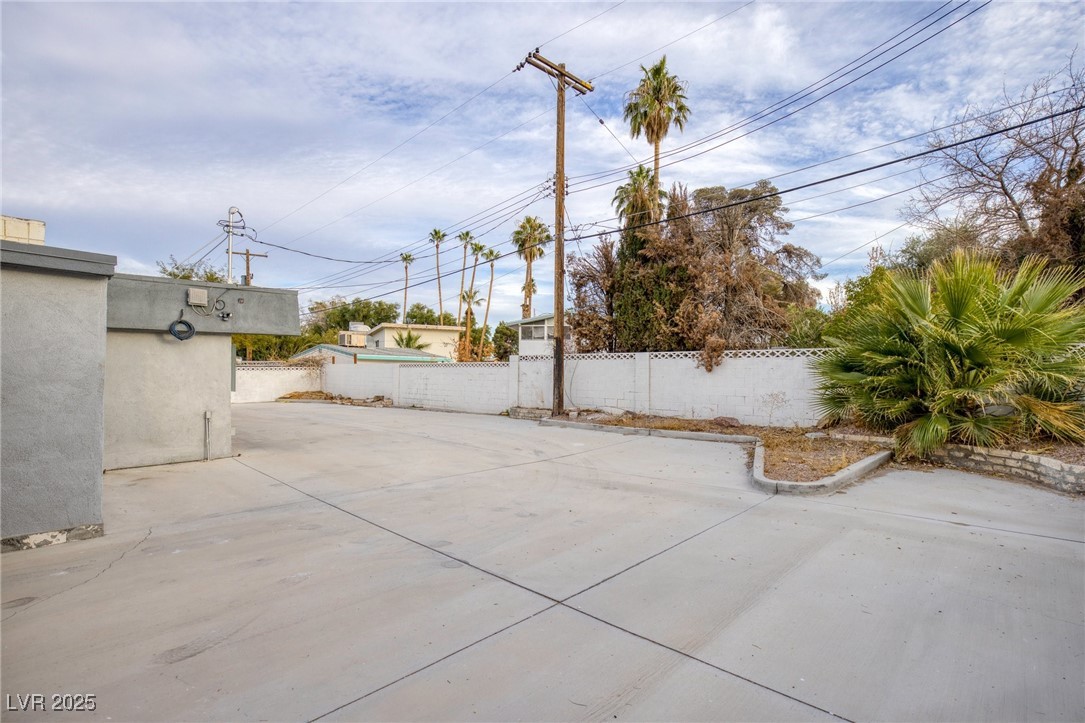 1657 East Desert Inn Road Las Vegas, NV 89169 - Photo 29 of 30