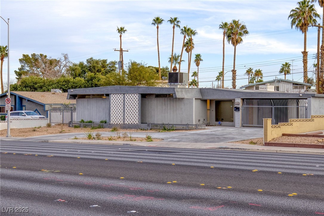 1657 East Desert Inn Road Las Vegas, NV 89169 - Photo 3 of 30