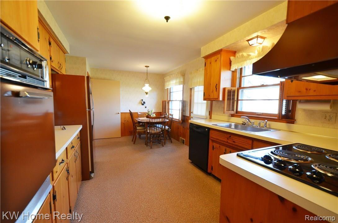 32290 Red Clover Road Farmington, MI 48334 - Photo 8 of 41 Kit2.JPG