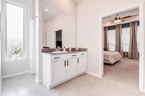 a en suite bathroom with a double vanity sink and a mirror