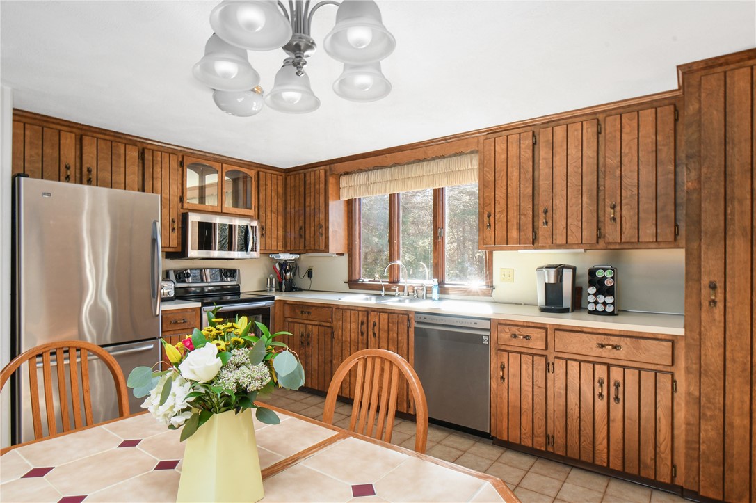 75 Locust Valley Road Exeter, RI 02822 - Photo 7 of 26