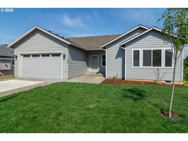 $449,900 | 702 Divot Loop, Sutherlin, OR 97479