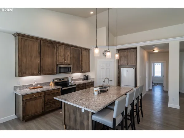 $449,900 | 702 Divot Loop, Sutherlin, OR 97479