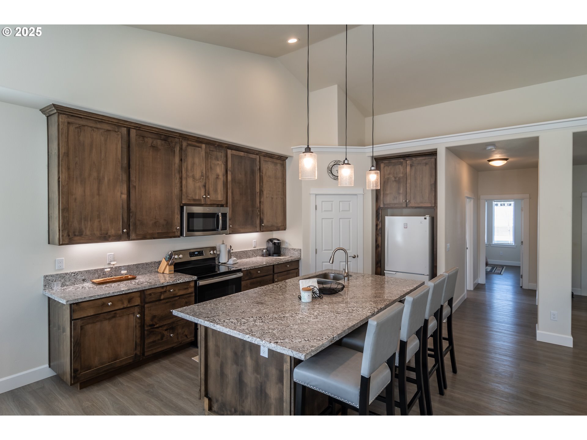 702 Divot Loop Sutherlin, OR 97479 - Photo 11 of 39