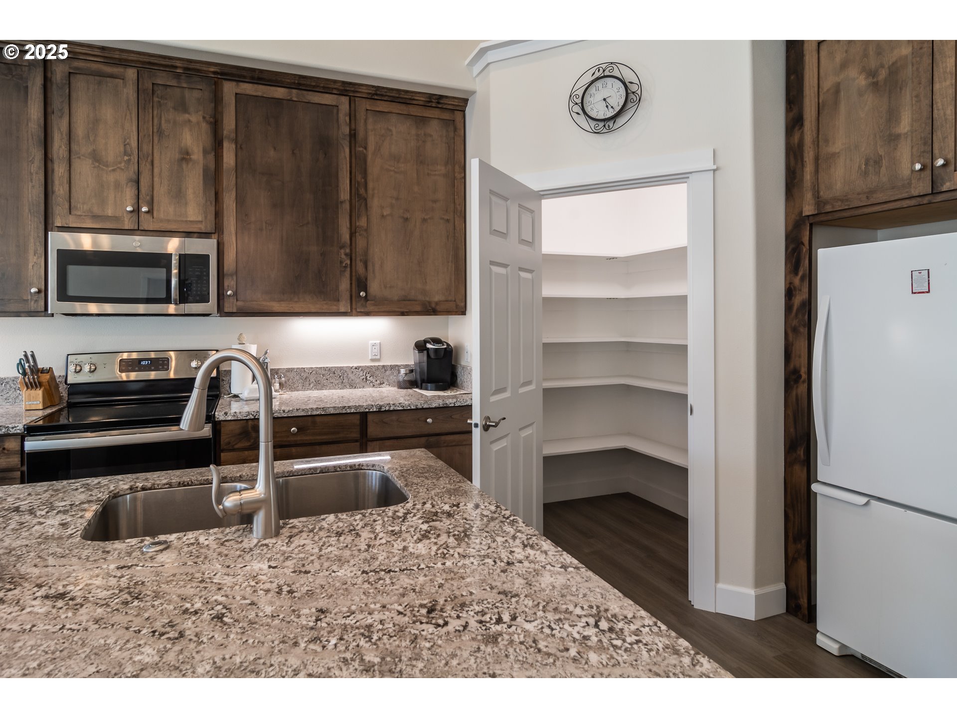 702 Divot Loop Sutherlin, OR 97479 - Photo 12 of 39