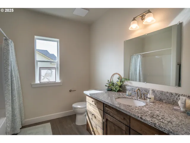 $449,900 | 702 Divot Loop, Sutherlin, OR 97479