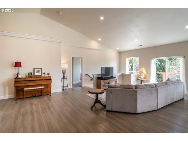 $449,900 | 702 Divot Loop, Sutherlin, OR 97479