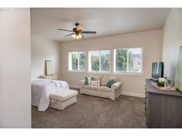 $449,900 | 702 Divot Loop, Sutherlin, OR 97479