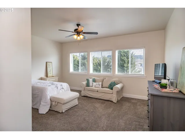 $449,900 | 702 Divot Loop, Sutherlin, OR 97479