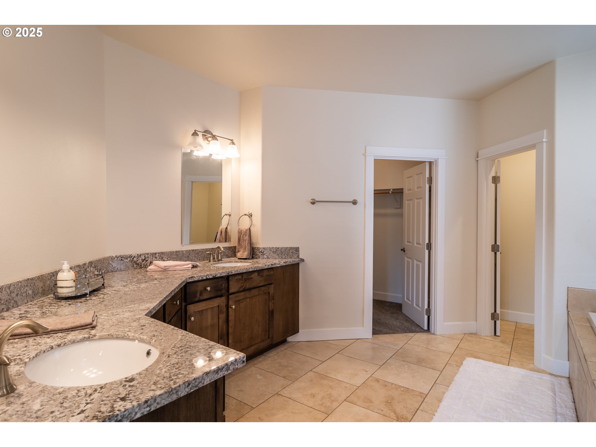 702 Divot Loop Sutherlin, OR 97479 - Photo 20 of 39