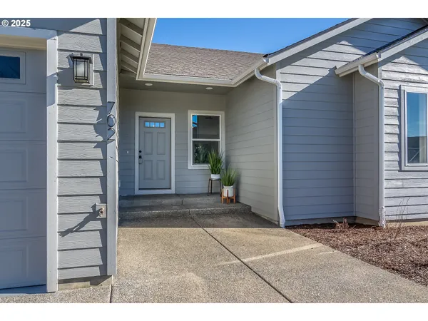 $449,900 | 702 Divot Loop, Sutherlin, OR 97479