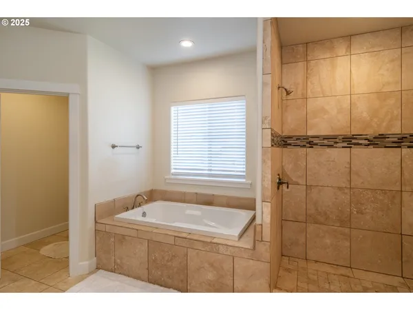 $449,900 | 702 Divot Loop, Sutherlin, OR 97479