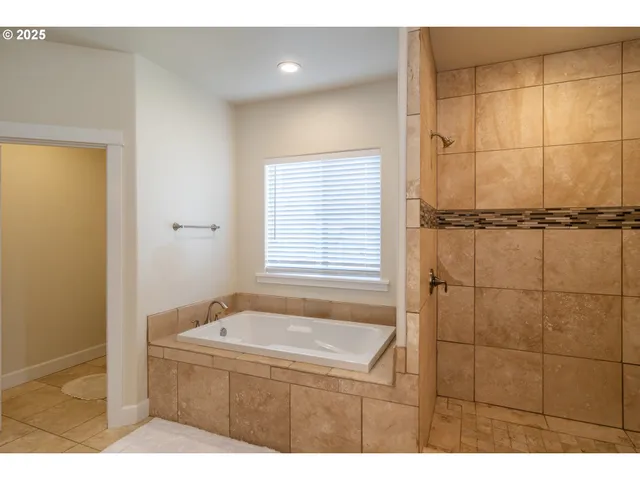 $449,900 | 702 Divot Loop, Sutherlin, OR 97479