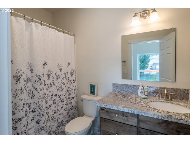 $449,900 | 702 Divot Loop, Sutherlin, OR 97479