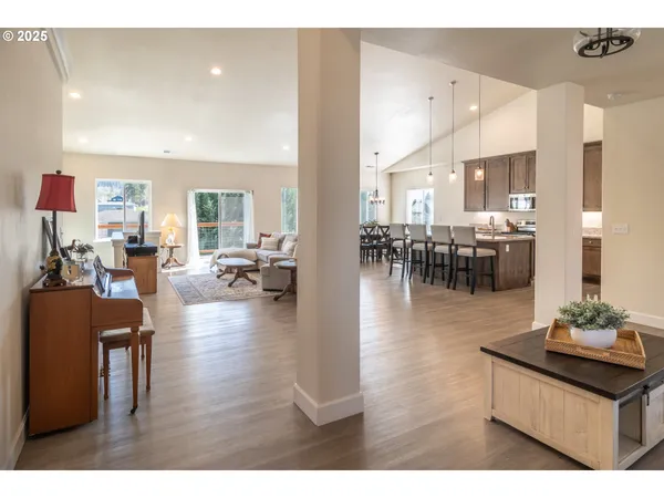 $449,900 | 702 Divot Loop, Sutherlin, OR 97479