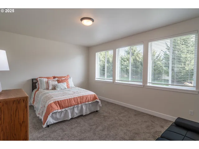 $449,900 | 702 Divot Loop, Sutherlin, OR 97479