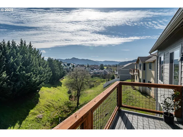 $449,900 | 702 Divot Loop, Sutherlin, OR 97479