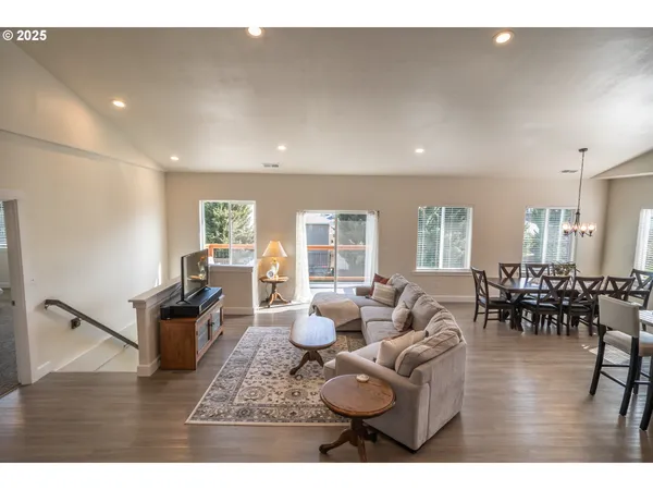 $449,900 | 702 Divot Loop, Sutherlin, OR 97479