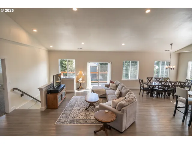 $449,900 | 702 Divot Loop, Sutherlin, OR 97479