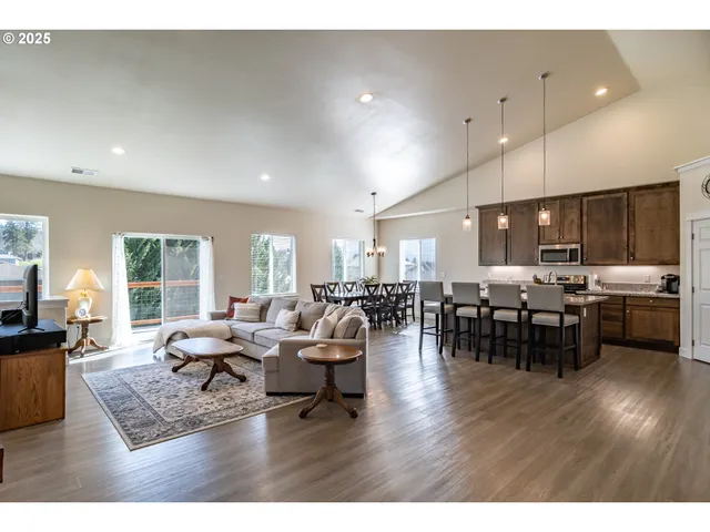 $449,900 | 702 Divot Loop, Sutherlin, OR 97479