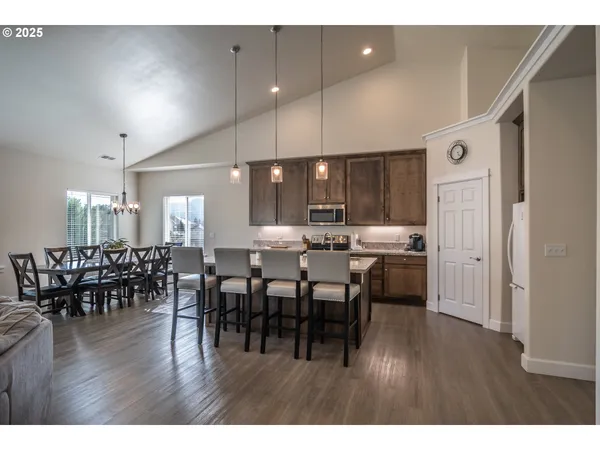 $449,900 | 702 Divot Loop, Sutherlin, OR 97479