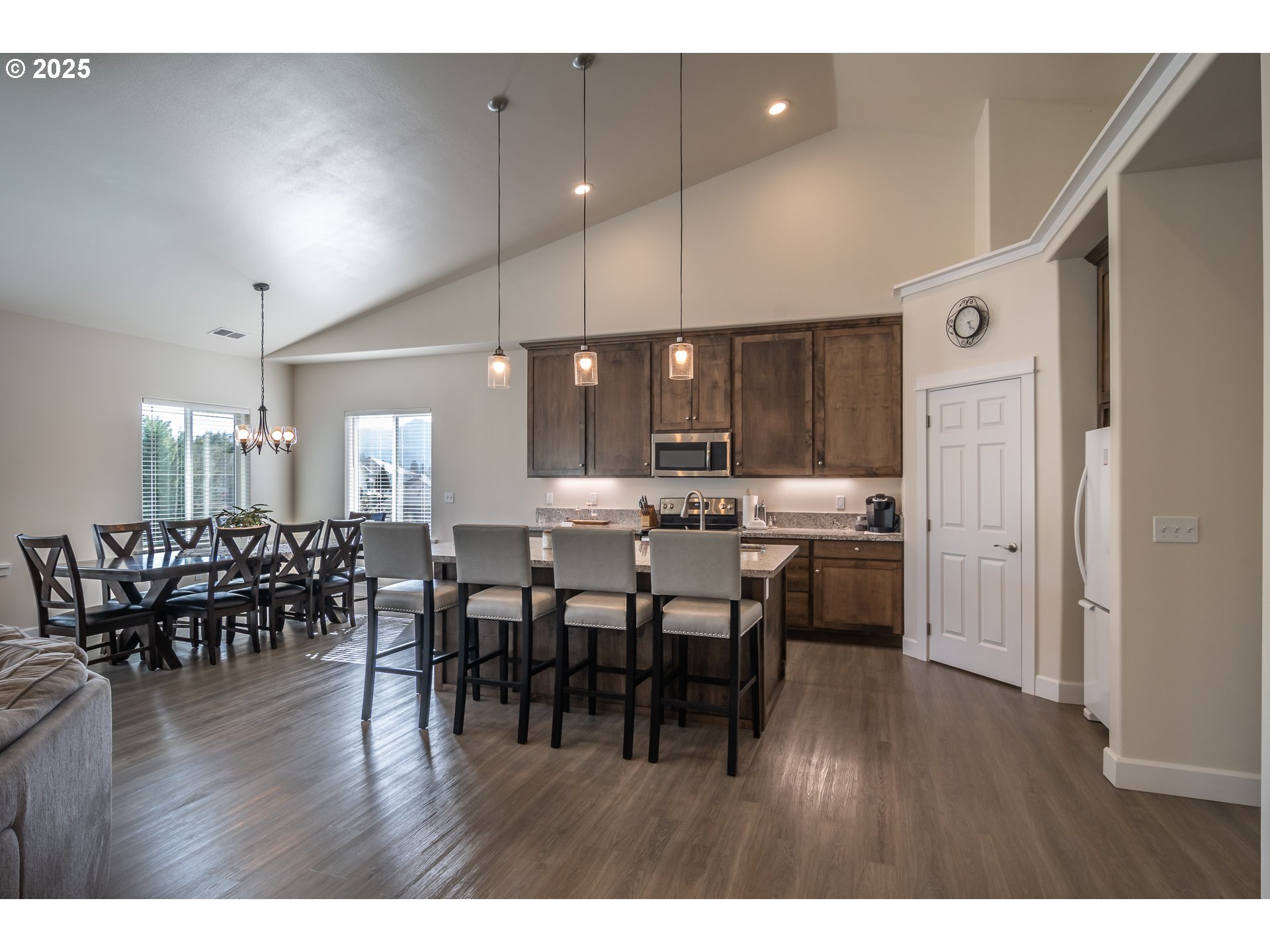 702 Divot Loop Sutherlin, OR 97479 - Photo 7 of 39