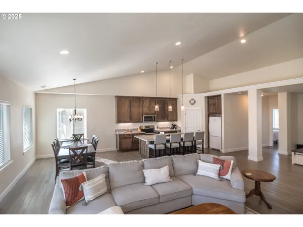 $449,900 | 702 Divot Loop, Sutherlin, OR 97479