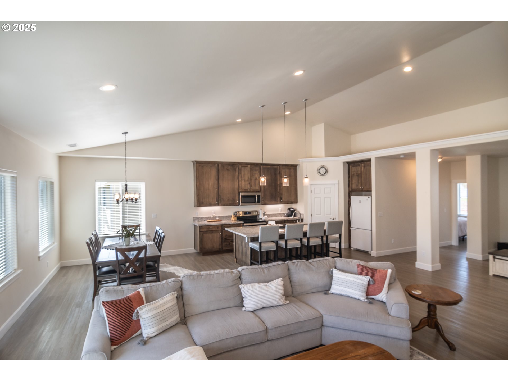 702 Divot Loop Sutherlin, OR 97479 - Photo 8 of 39