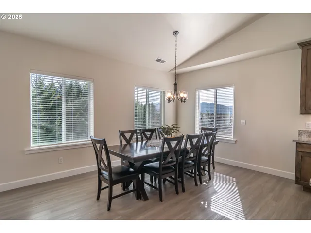 $449,900 | 702 Divot Loop, Sutherlin, OR 97479