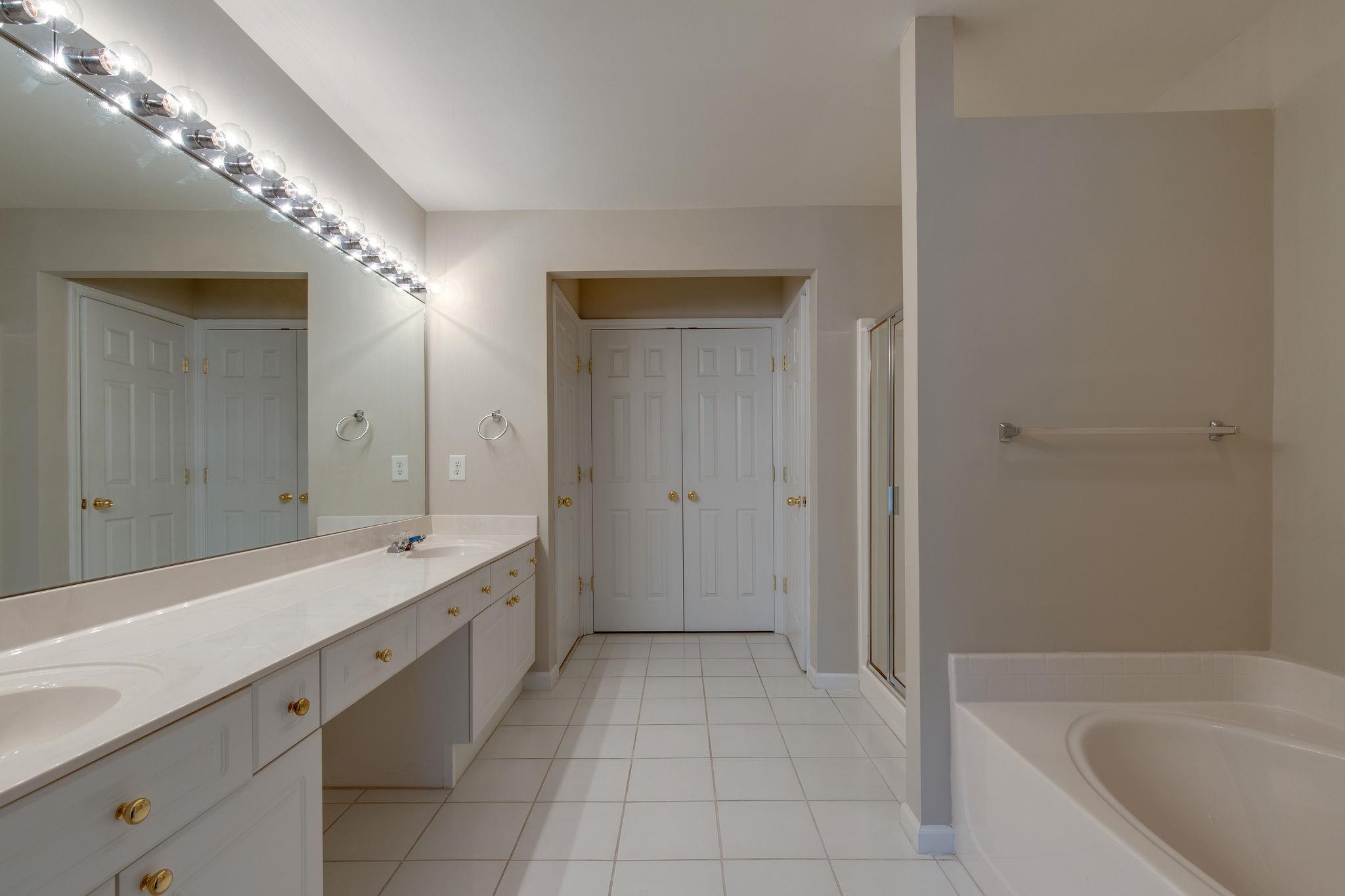 231 Green Harbor Road, Unit 92 Old Hickory, TN 37138 - Photo 24 of 30 a spacious bathroom with a bathtub sink and mirror