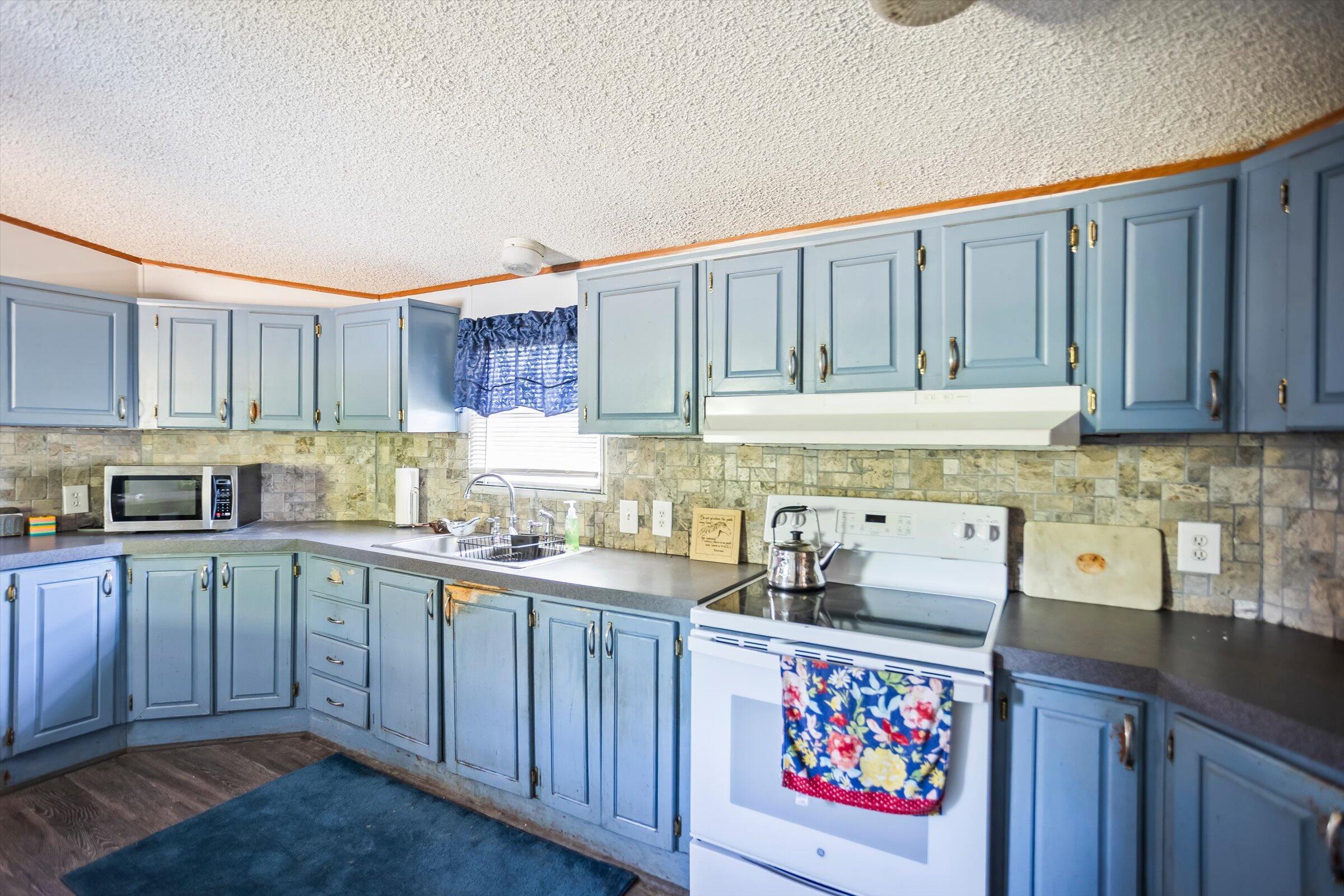 289 Beck Road Williston, SC 29853 - Photo 11 of 28