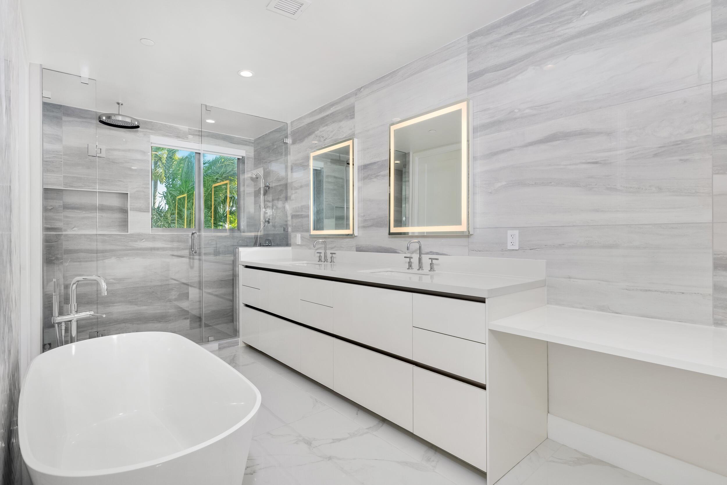 495 East Royal Palm Road, Unit 201 Boca Raton, FL 33432 - Photo 20 of 43 Primary Bathroom