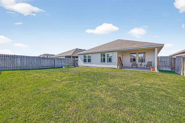 a view of a house with a backyard